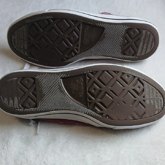 Converse Burgundy Low-Top Sneakers - Picture 6 of 9